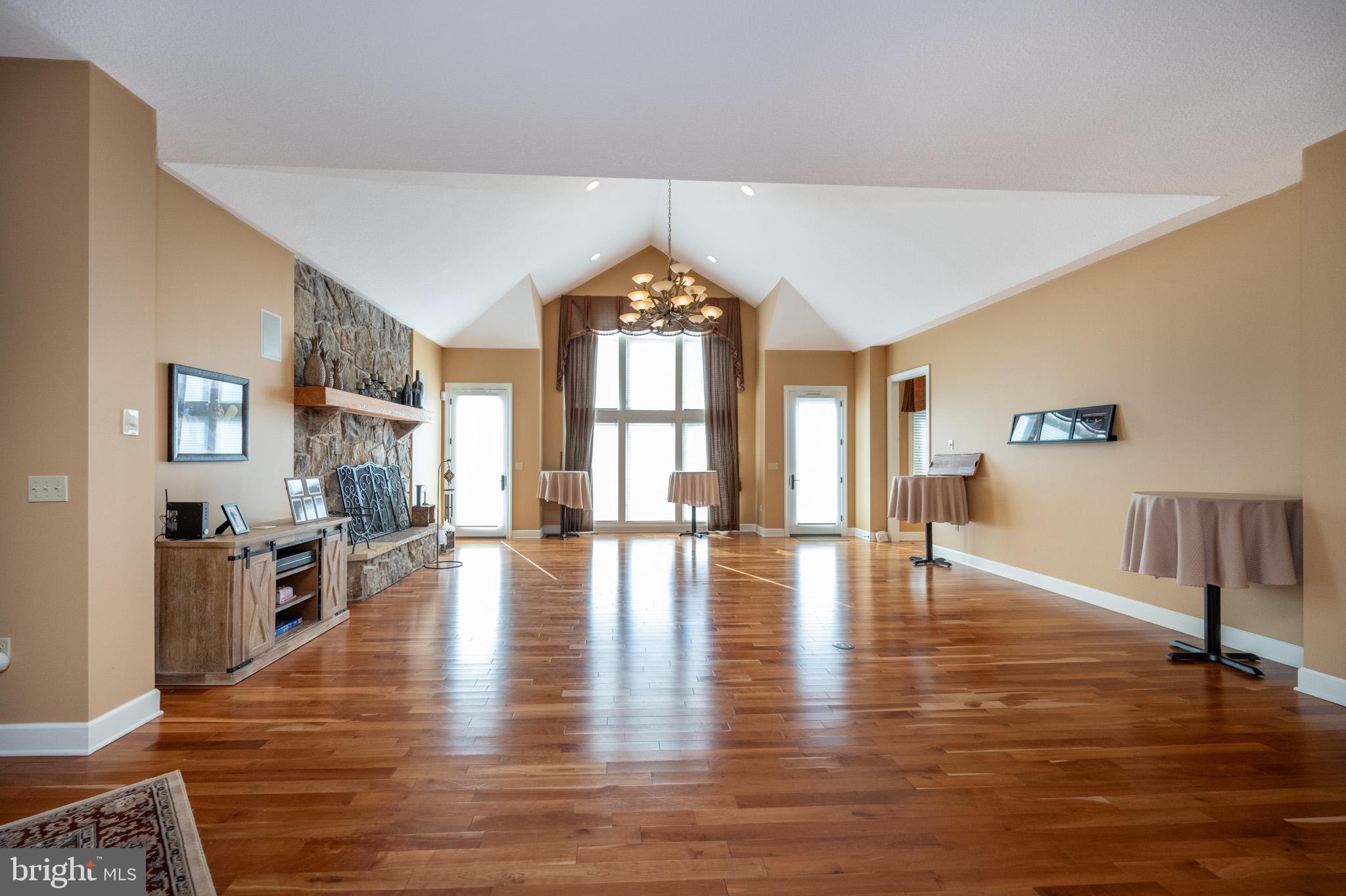 SANDY BEACH - Residential