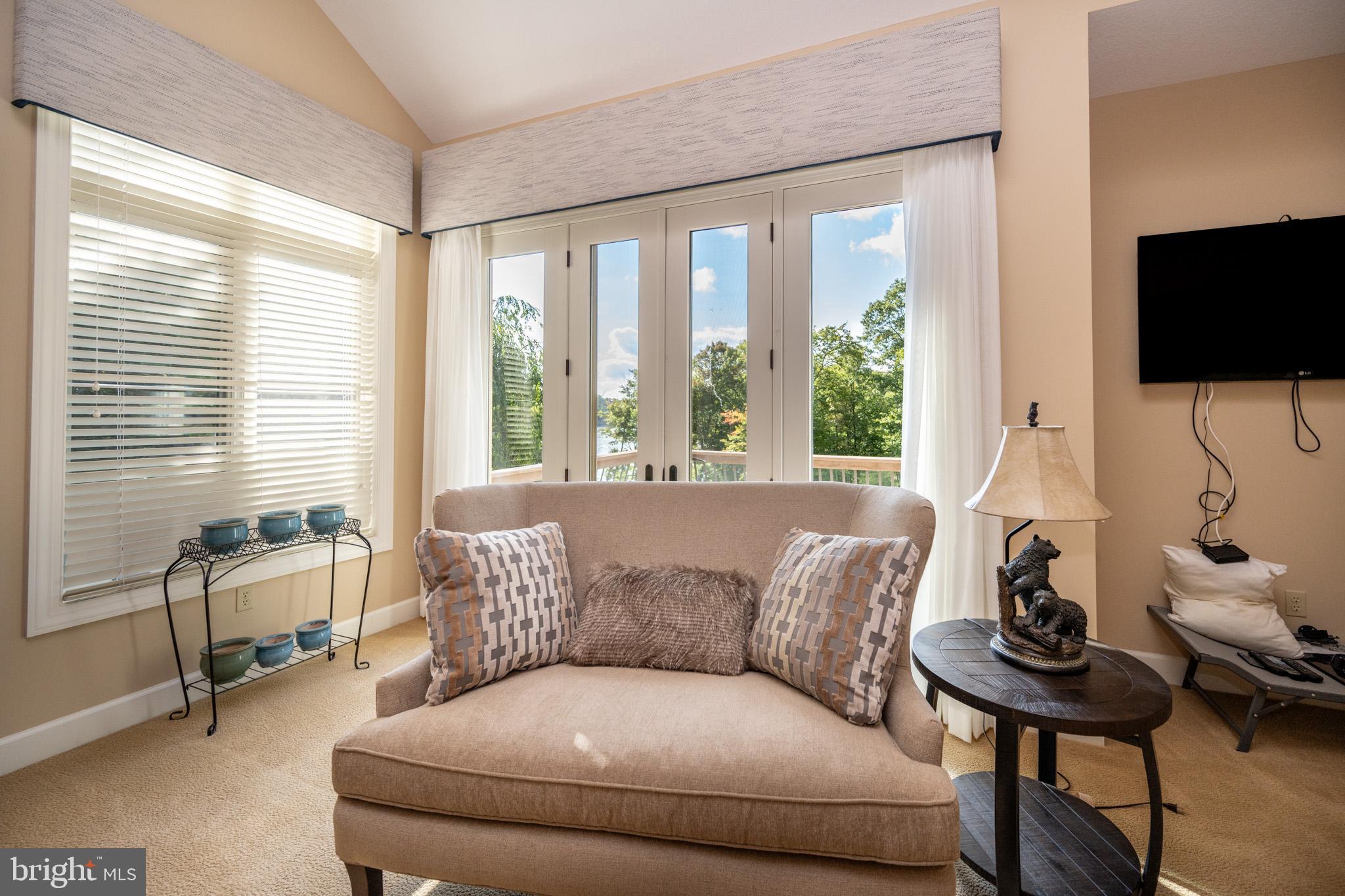 SANDY BEACH - Residential