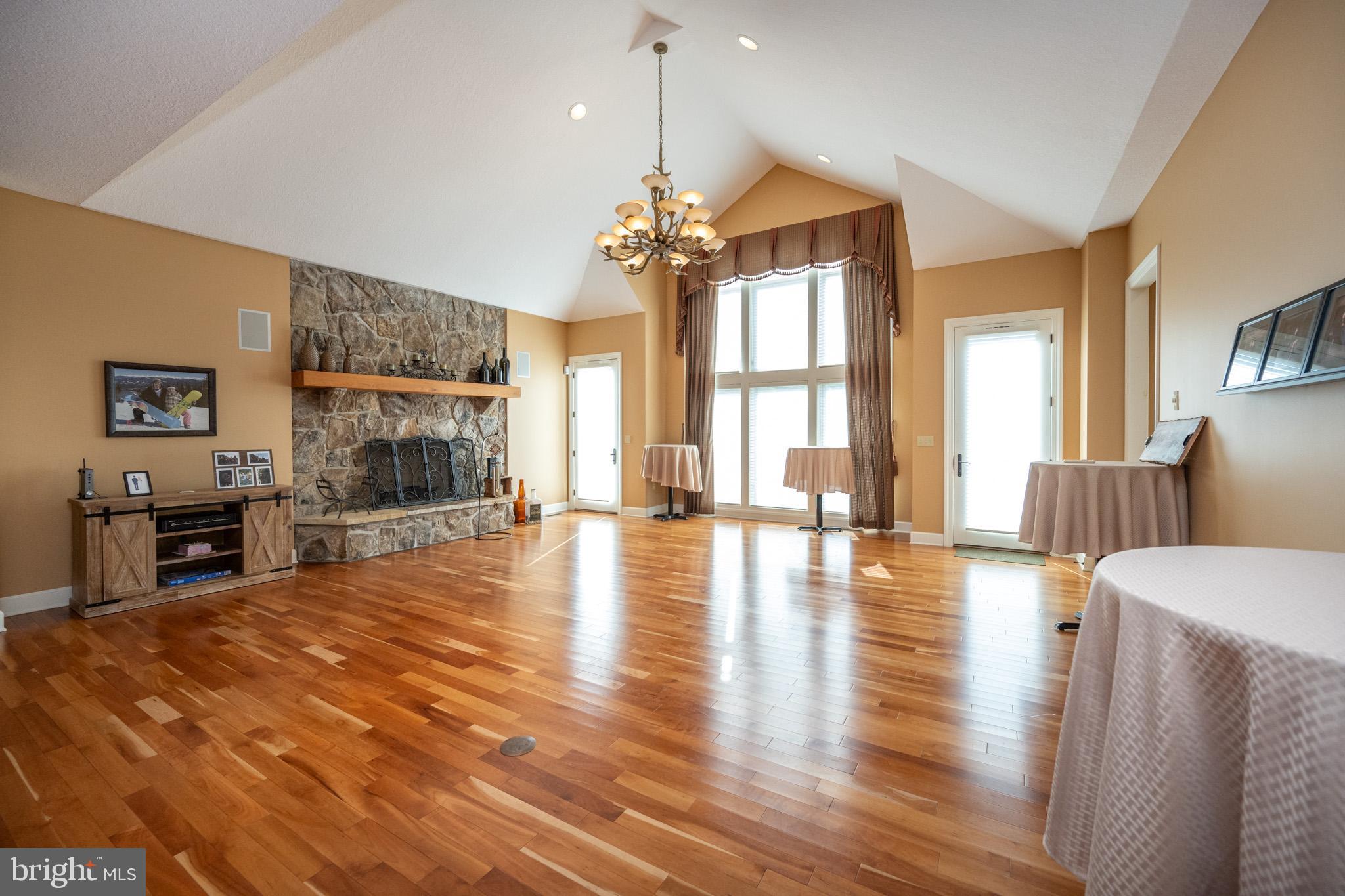 SANDY BEACH - Residential