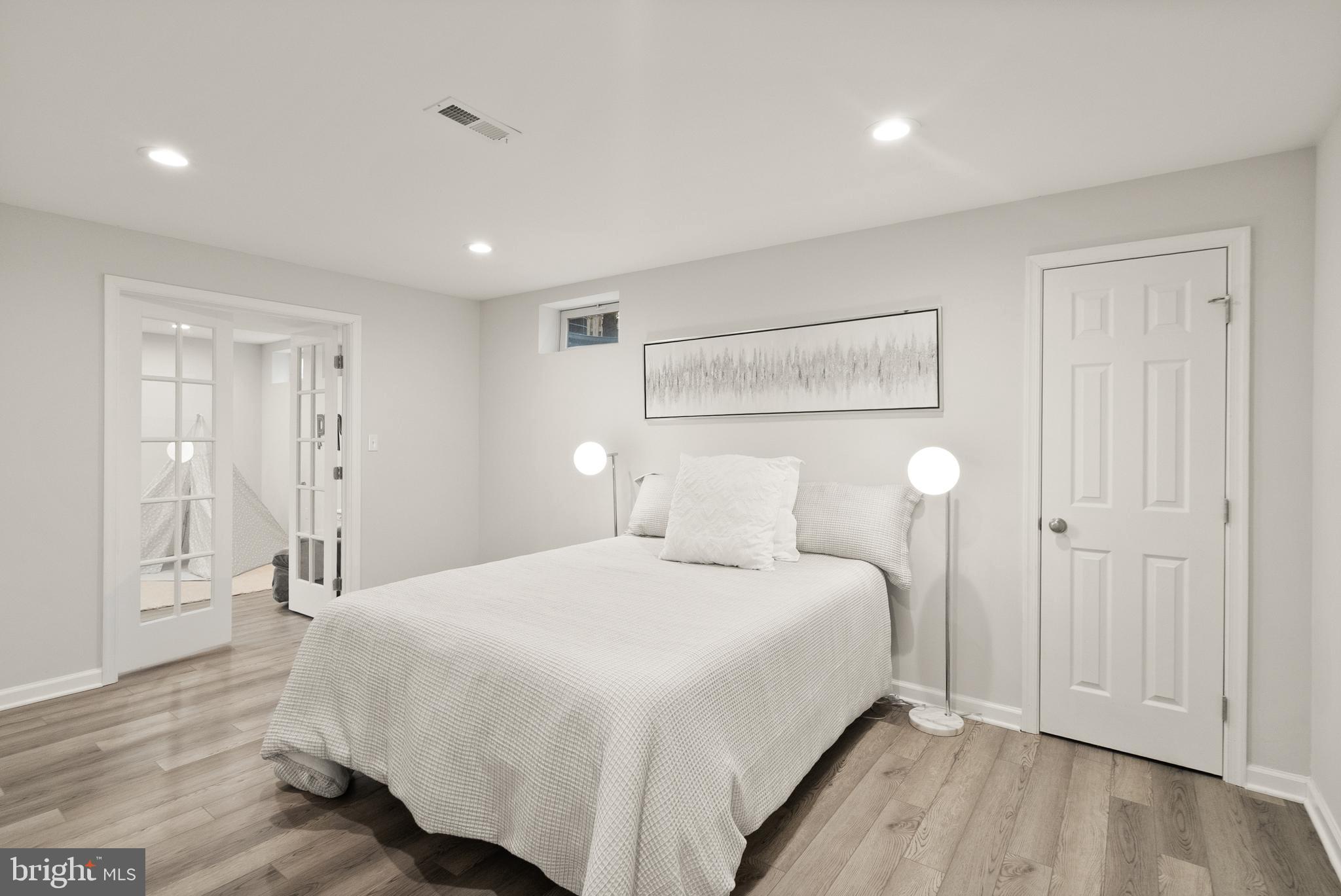 ALEXANDRAS GROVE AT BELMONT - Residential