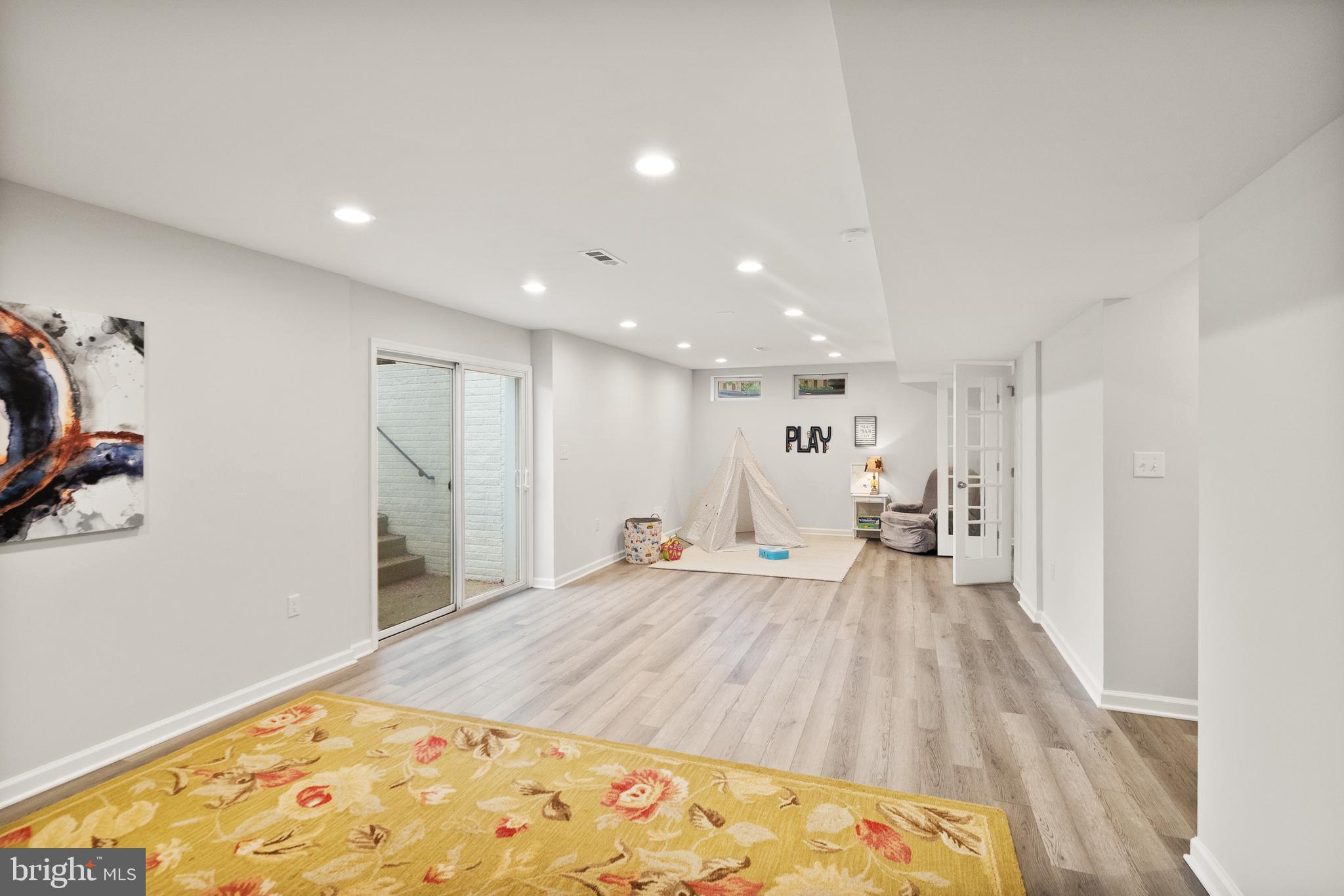 ALEXANDRAS GROVE AT BELMONT - Residential