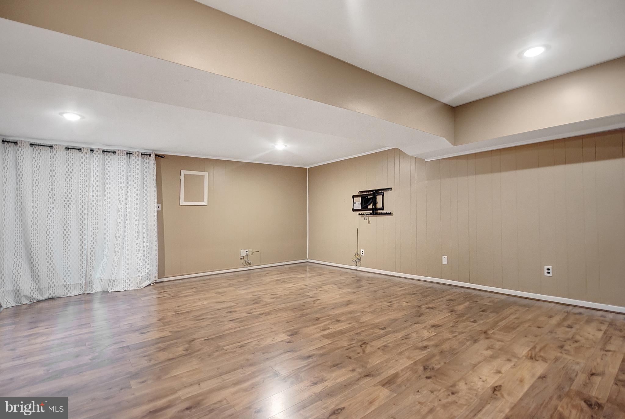 GOVERNORS LANDING - Residential