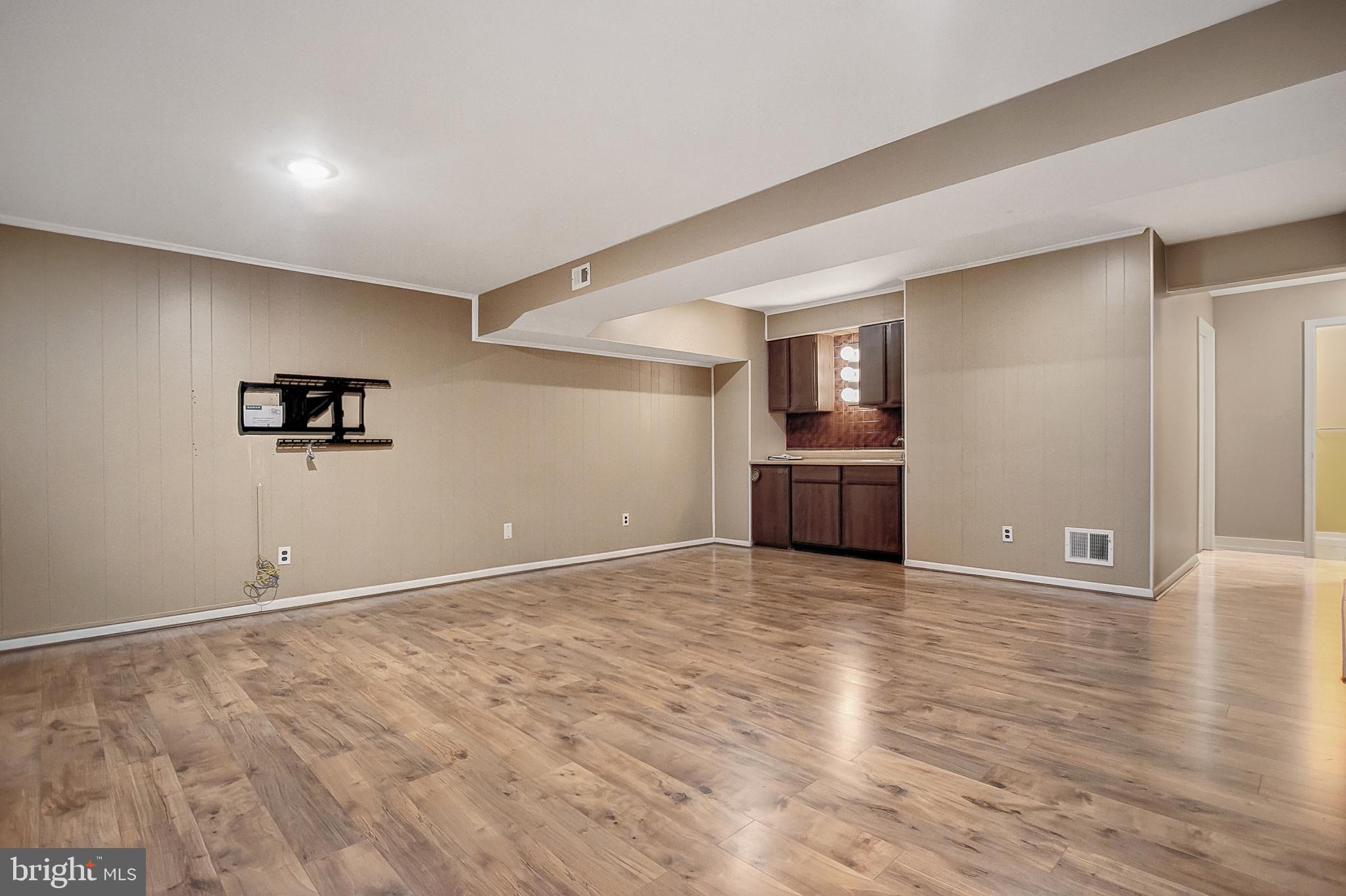 GOVERNORS LANDING - Residential