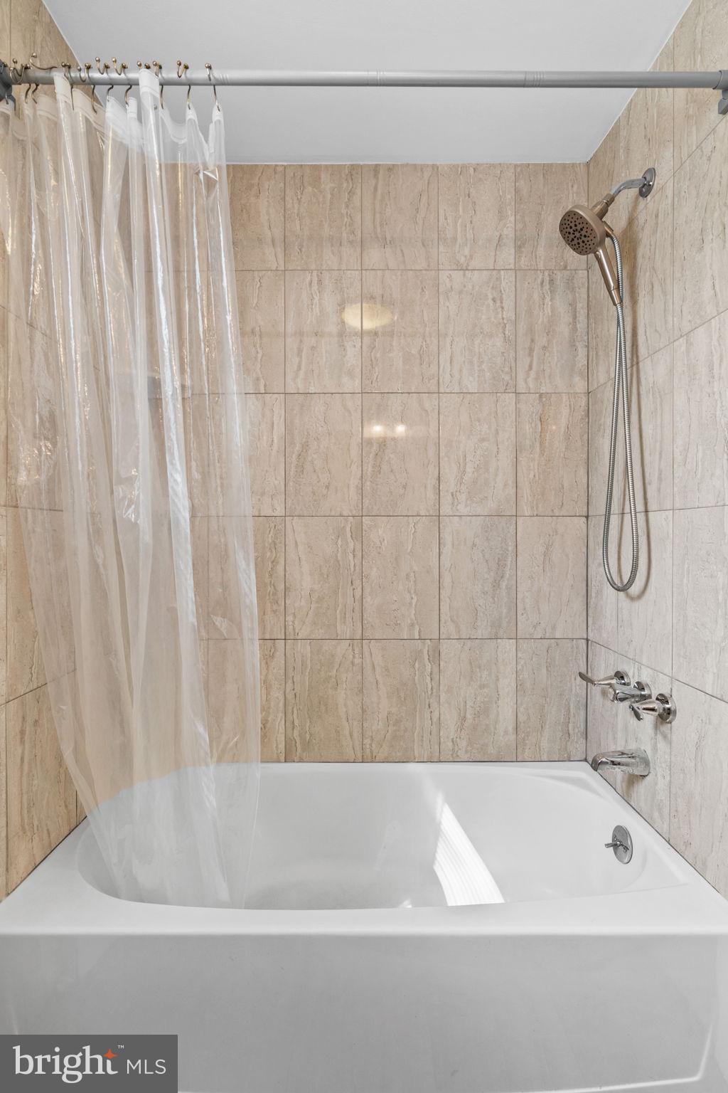 ITALIAN MARKET - Residential