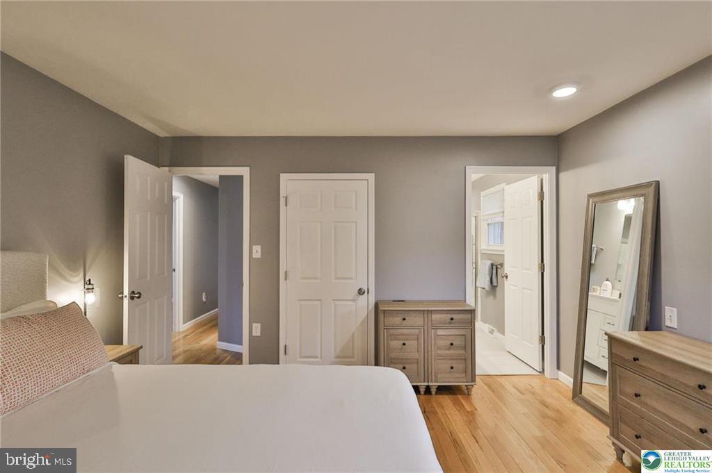 ANCIENT OAK SOUTH - Residential