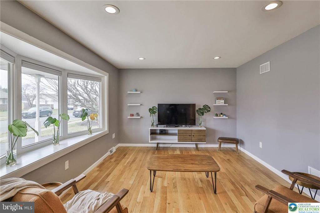 ANCIENT OAK SOUTH - Residential