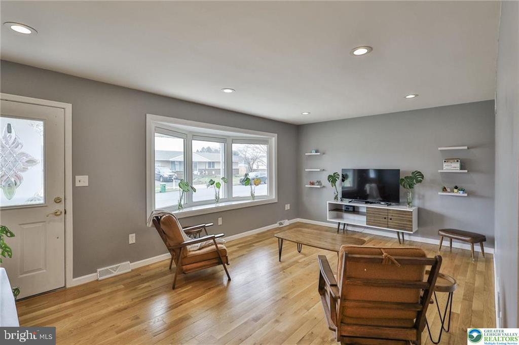 ANCIENT OAK SOUTH - Residential