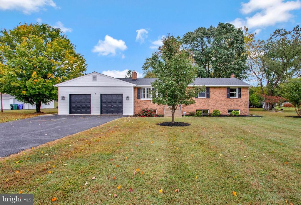 Photo of 10526 Willetts Crossing Road, WHITE PLAINS, MD 20695 (MLS # MDCH2048432)
