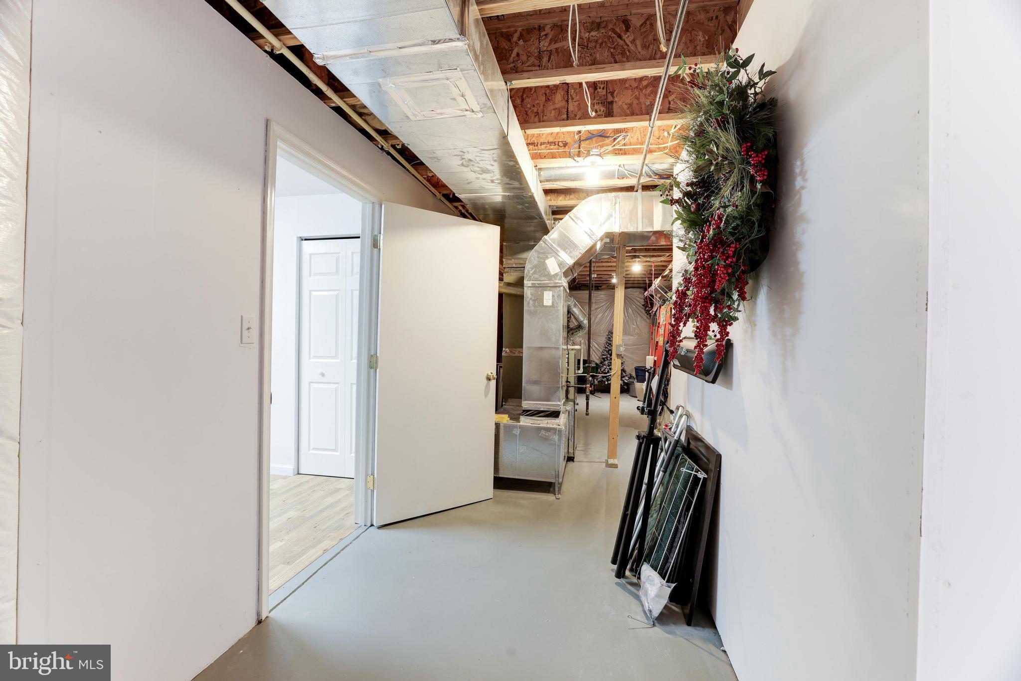 FOUR SEASONS IN HISTORIC VIRGINIA - Residential