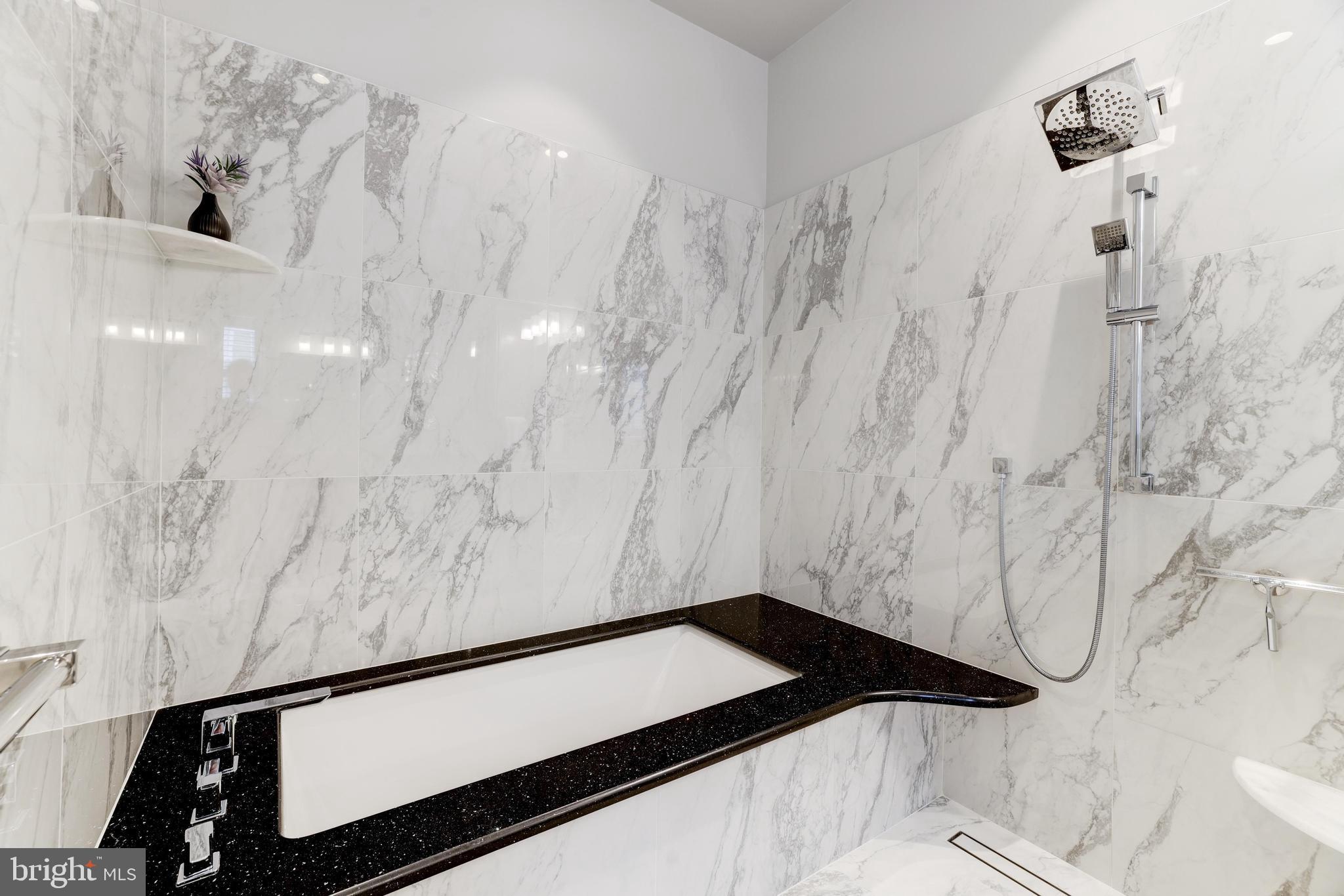 FOUR SEASONS IN HISTORIC VIRGINIA - Residential