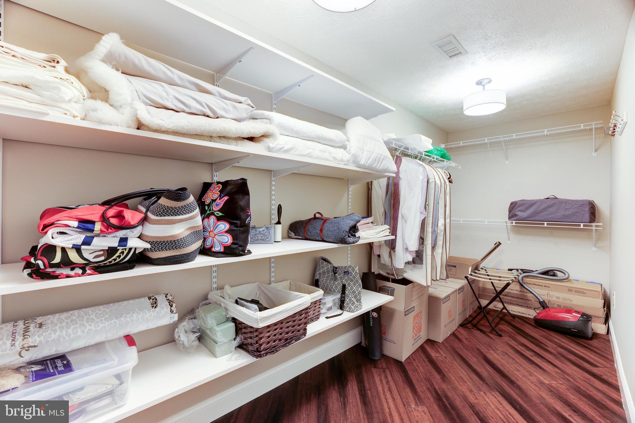 FOUR SEASONS IN HISTORIC VIRGINIA - Residential