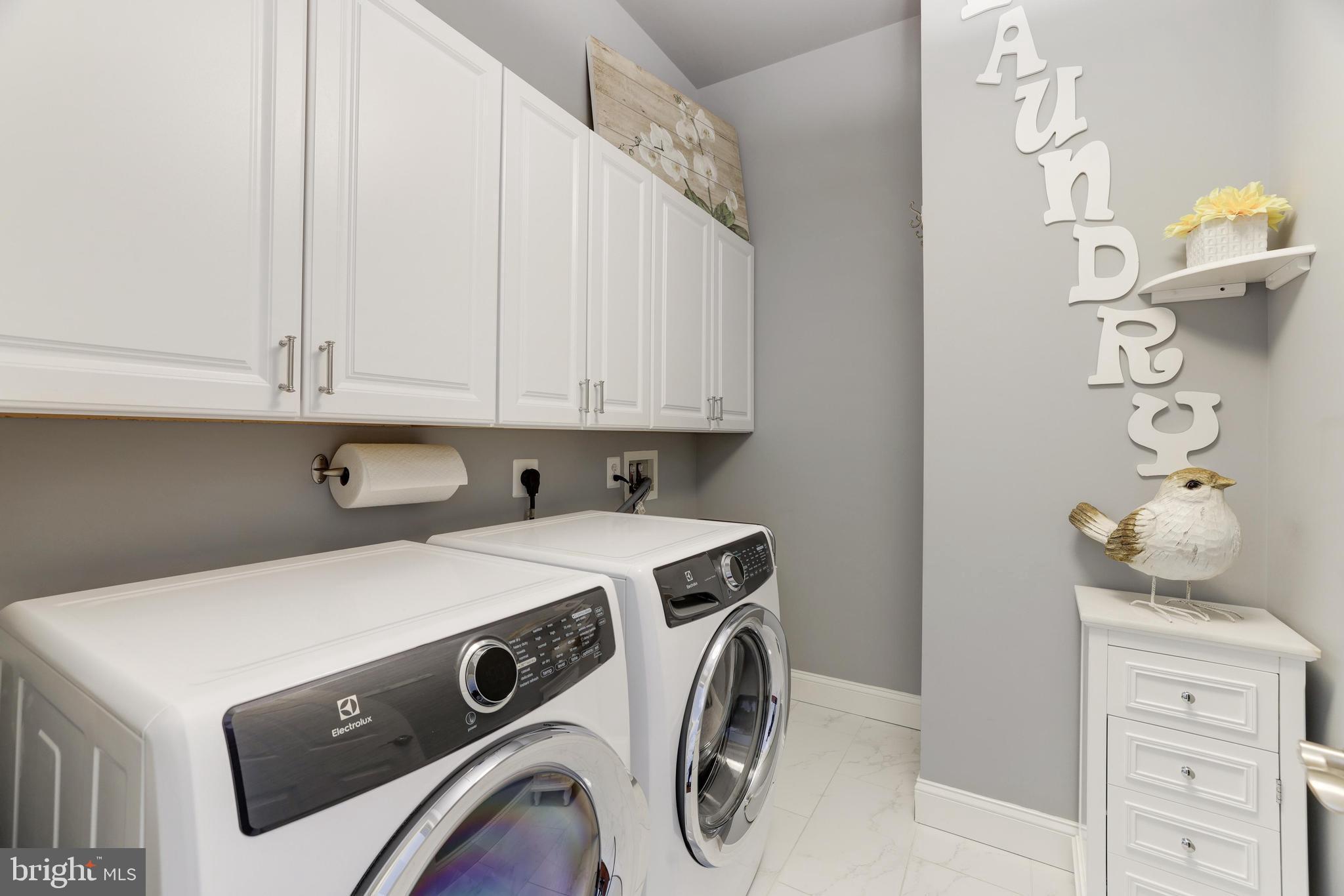 FOUR SEASONS IN HISTORIC VIRGINIA - Residential