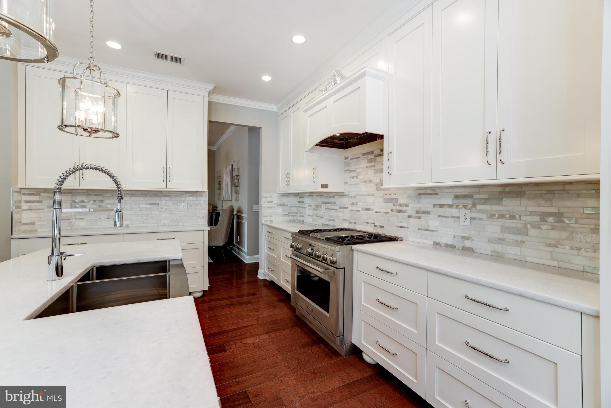 FOUR SEASONS IN HISTORIC VIRGINIA - Residential