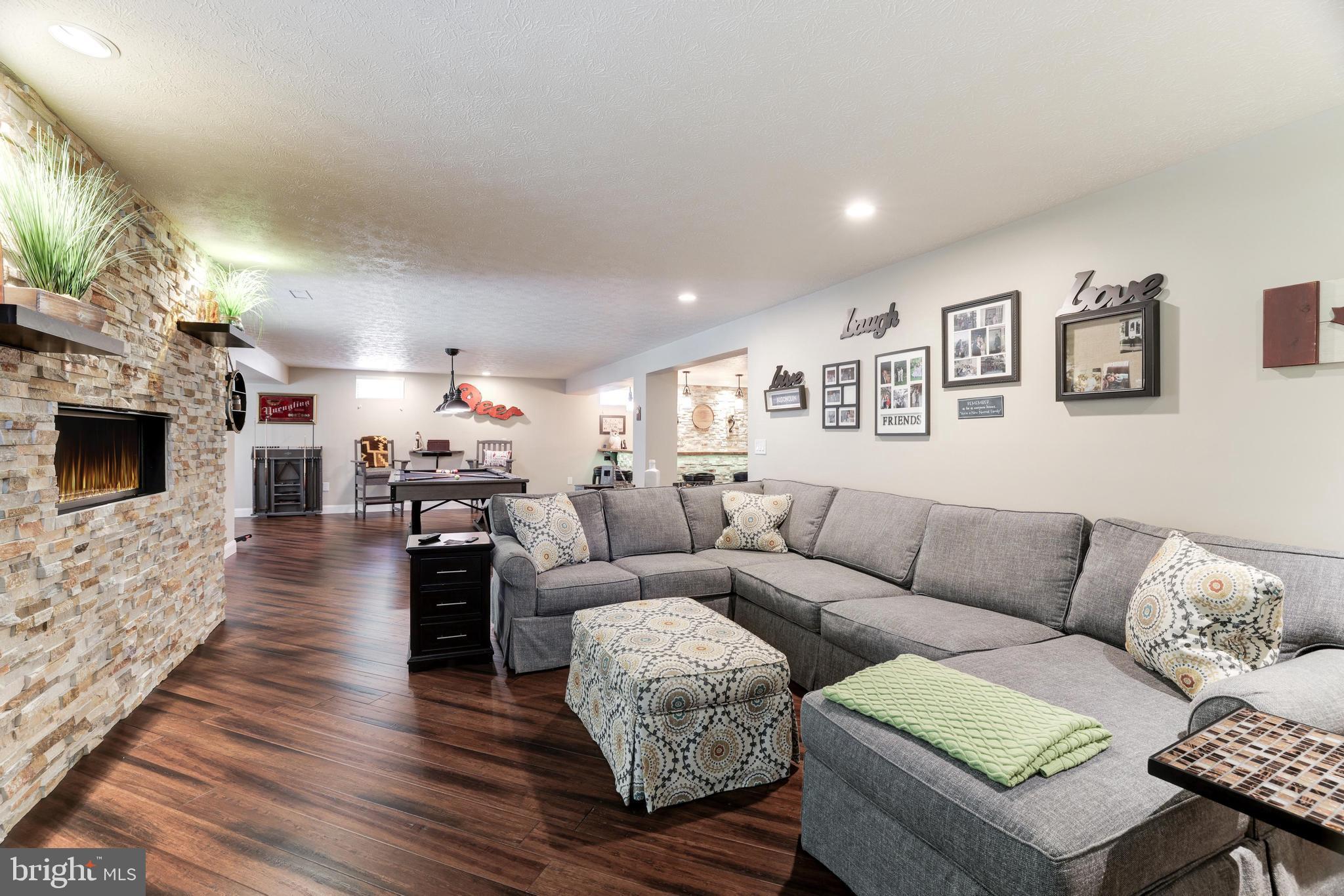 FOUR SEASONS IN HISTORIC VIRGINIA - Residential