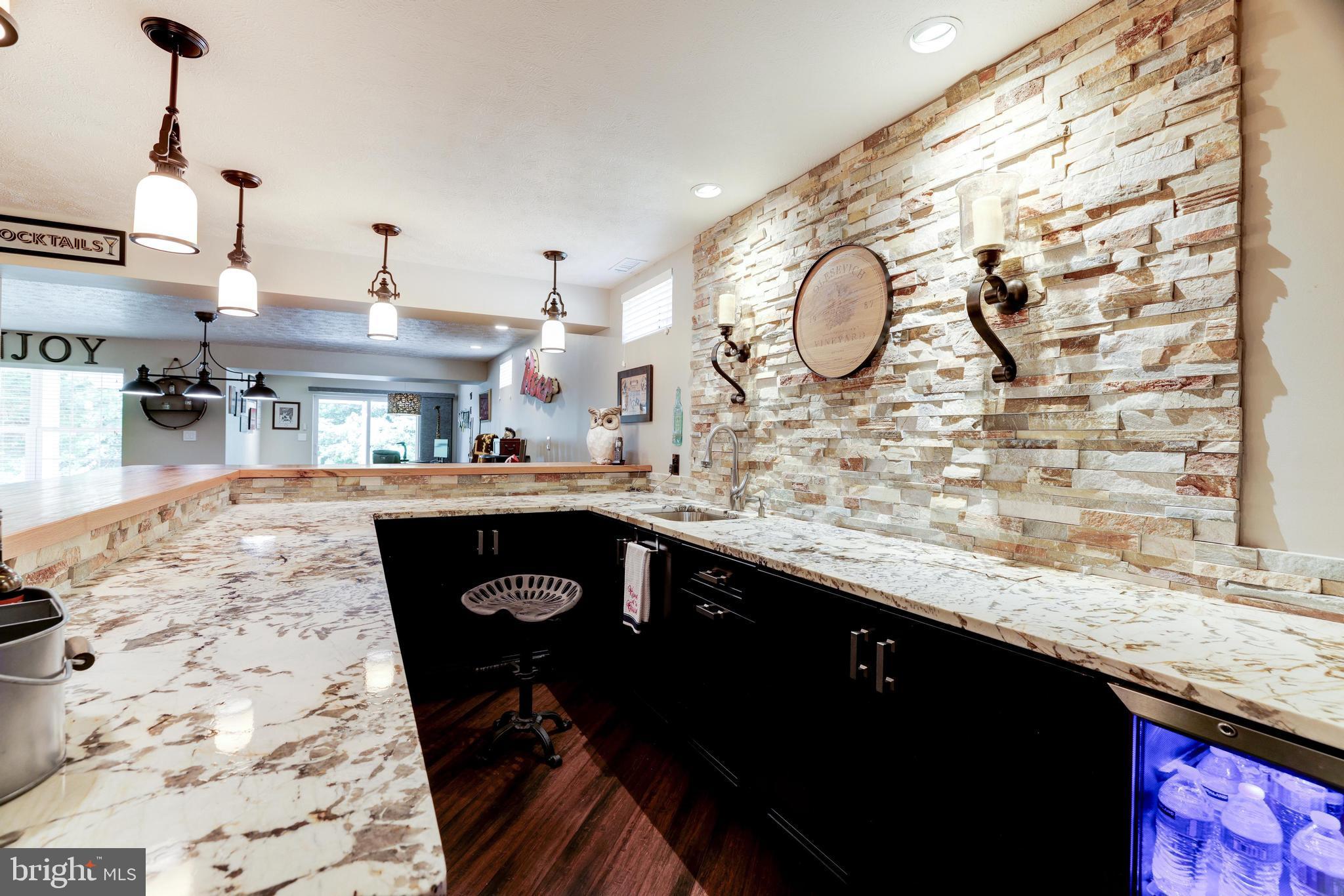 FOUR SEASONS IN HISTORIC VIRGINIA - Residential