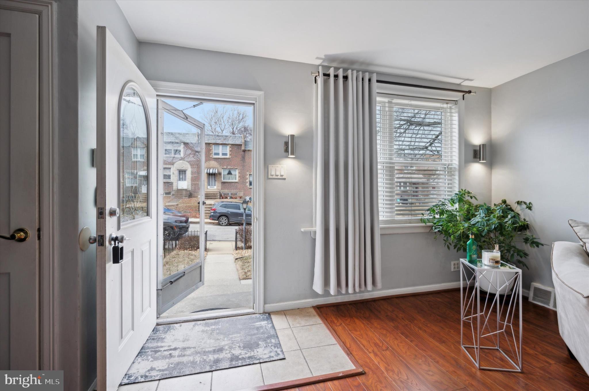 LAWNCREST - Residential