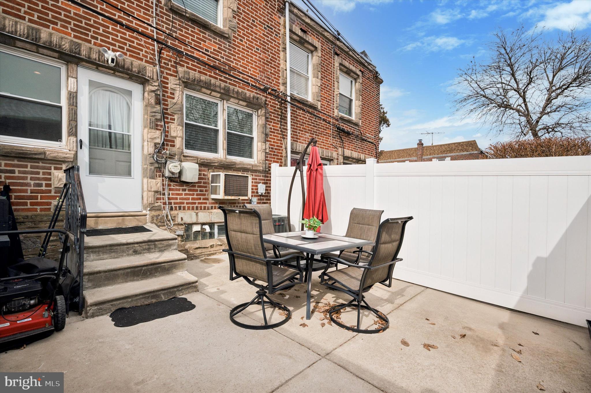 LAWNCREST - Residential