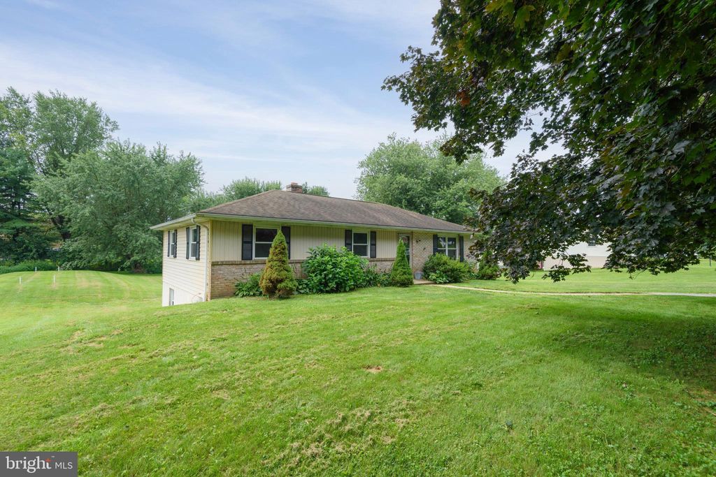 Photo of 19 Springside Drive, QUARRYVILLE, PA 17566 (MLS # PALA2075374)