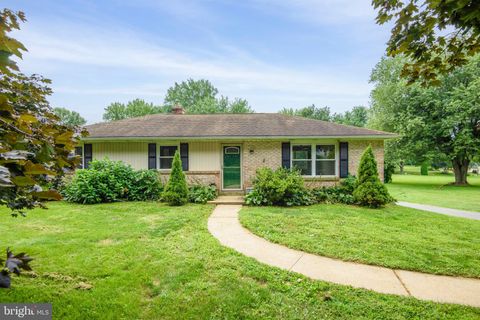 Photo of 19 Springside Drive, QUARRYVILLE, PA 17566 (MLS # PALA2075374)