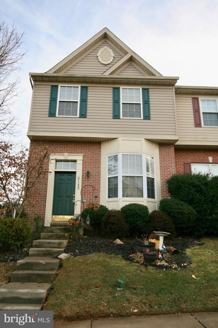 HUGE TOWNHOUSE!  GRANITE COUNTERTOPS! THREE LEVEL FULL BUMP OUTS. OVER 2200 SQ FT! EOG UNIT W/ SPACIOUS BACK YARD! 1ST FLR FAMILY RM SLIDERS TO LARGE DECK. NEUTRAL COLORS.  FINISHED LOWER LEVEL WITH FULL BATHROOM, LOWER WALK OUT WITH LAUNDRY IN BSMT
  ALL CERTIFIED FUNDS REQUIRED
PETS CASE BY CASE,  ONE SMALL PET ONLY. 
NO SMOKING. APPLICATION AVAIL. IN VIEW DOCS 
 MUST USE WEICHERT REALTORS DIANA REALTY RENTAL APPLICATION AND LEASE AGREEMENT. 
APPLICATION FEES ARE $50 PER PERSON OVER THE AGE OF 18. 
MIN OF A ONE YEAR LEASE TERM,  ALL APPLICANTS MUST HAVE :   
VERY STRONG  CREDIT,  GOOD LANDLORD REFERENCES,  VERIFIABLE  INCOME OF AT LEAST 3 TIMES THE AMOUNT OF THE MONTHLY RENT. 
ALL FUNDS ARE DUE AT THE TIME OF THE LEASE SIGNING WHICH IS IMMEDIATELY AFTER THE APPLICATION IS APPROVED BY THE LANDLORD IN THE  THE FORM OF MONEY ORDERS OR A CASHIERS CHECK.   AVAILABLE 3-1-25