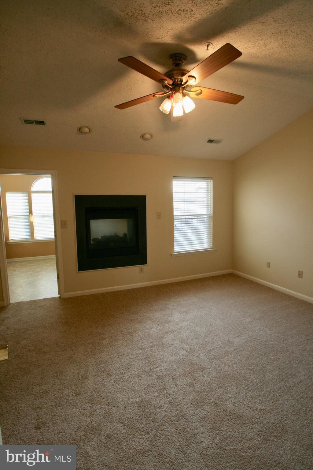 CONSTANT FRIENDSHIP - Residential Lease