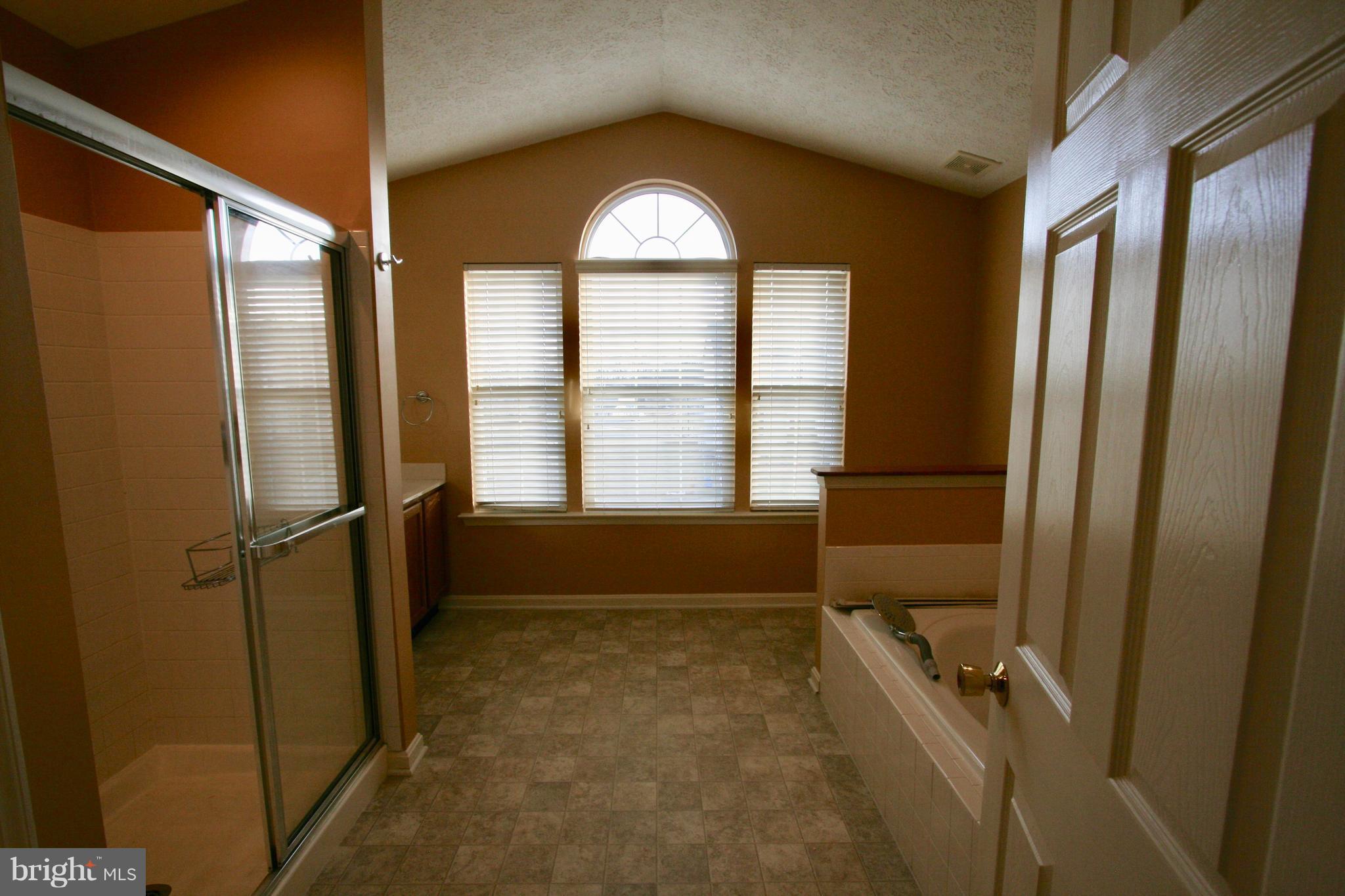 CONSTANT FRIENDSHIP - Residential Lease