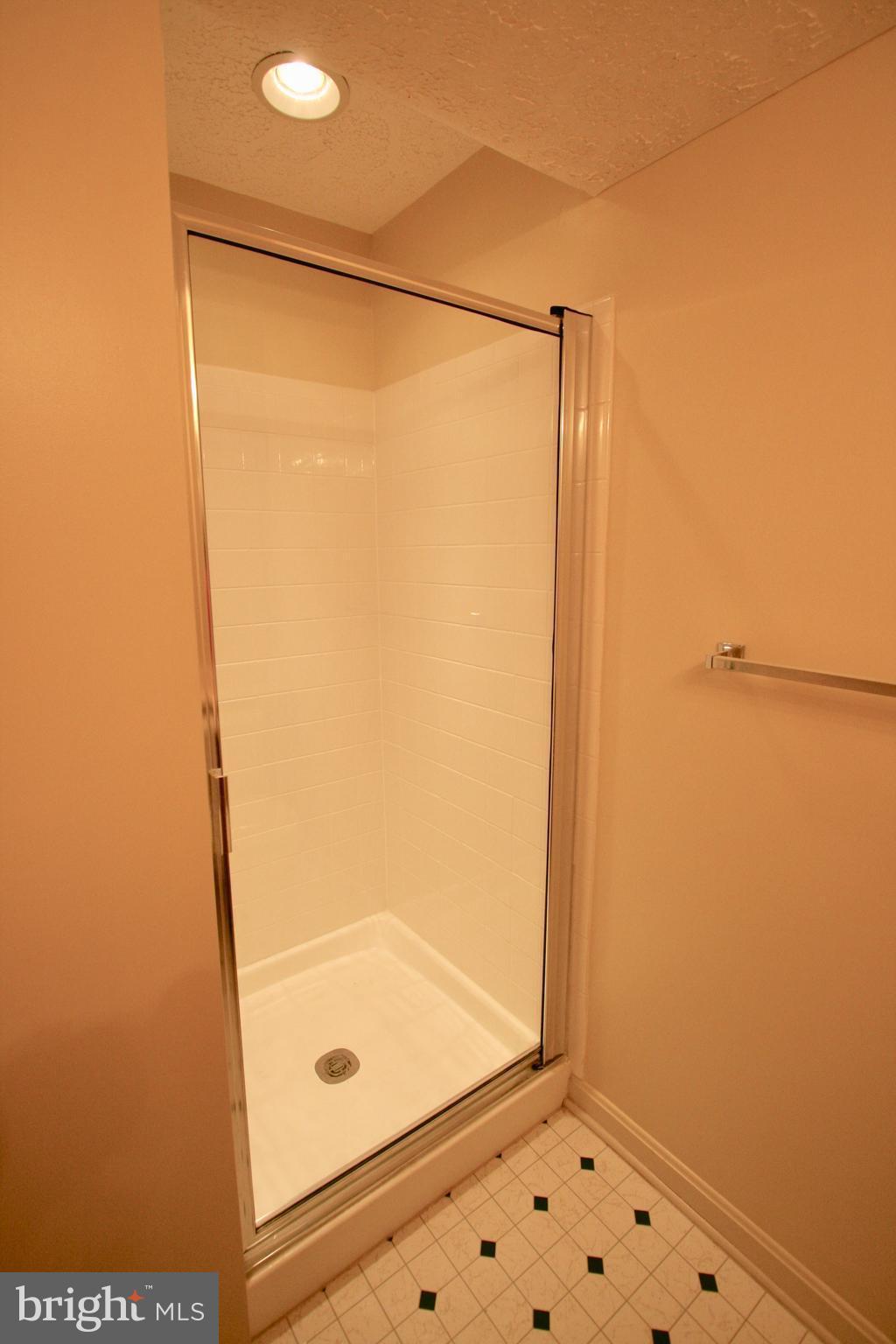 CONSTANT FRIENDSHIP - Residential Lease