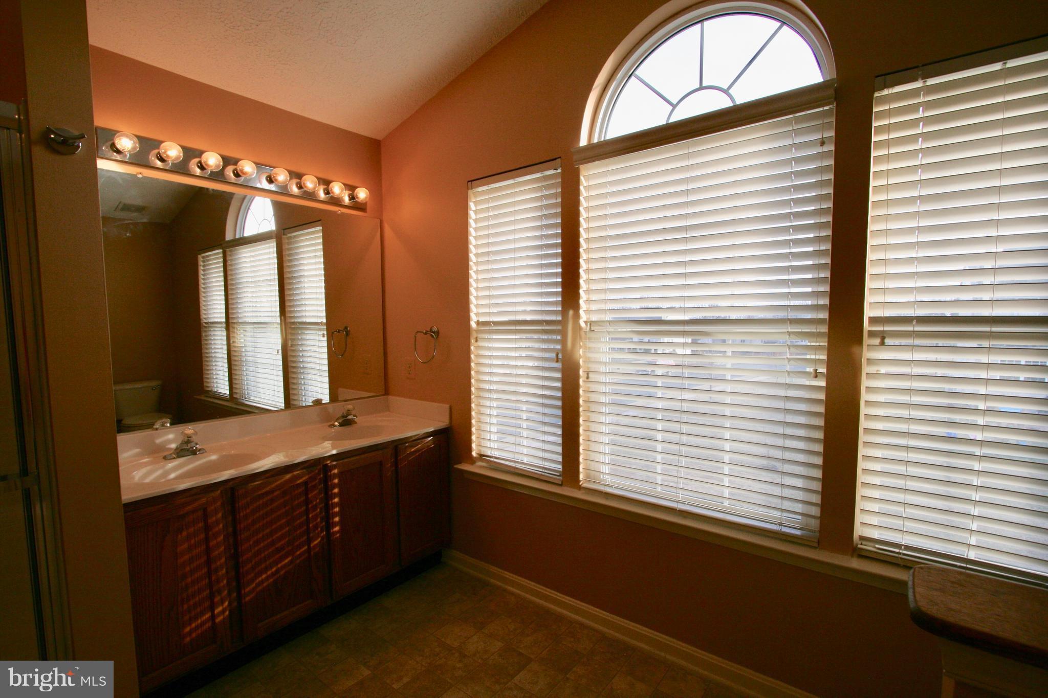 CONSTANT FRIENDSHIP - Residential Lease