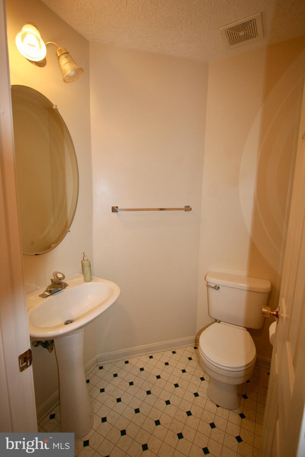 CONSTANT FRIENDSHIP - Residential Lease