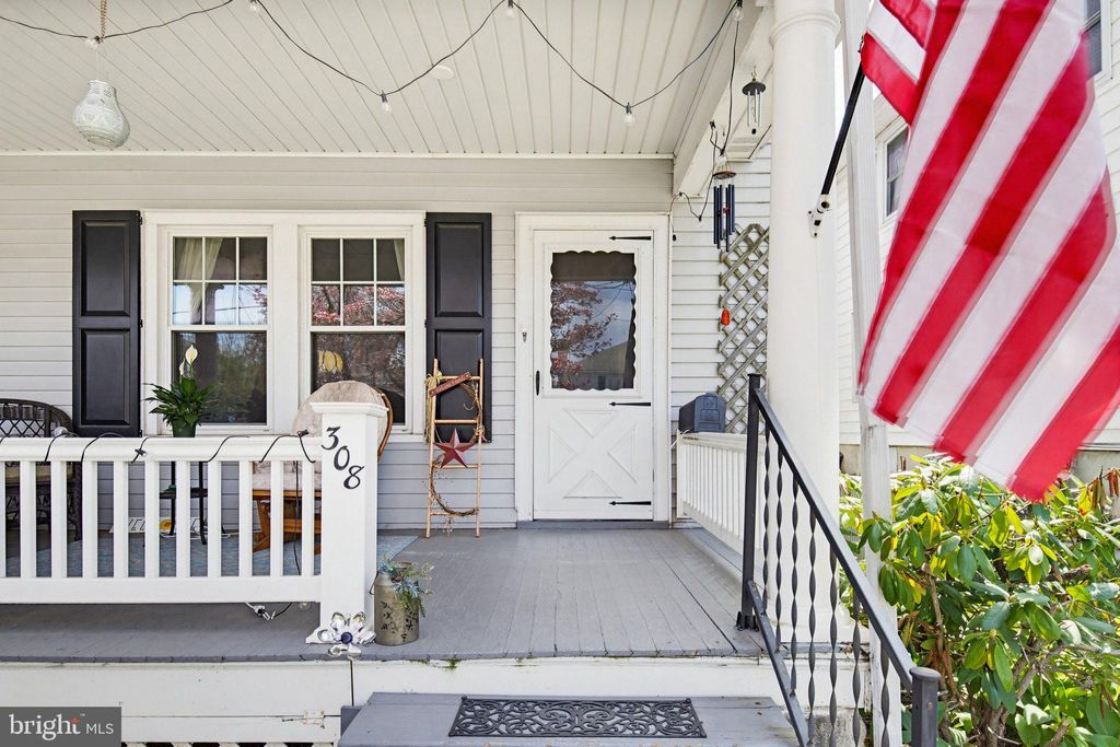 Photo of 308 E New Street, LITITZ, PA 17543 (MLS # PALA2086446)