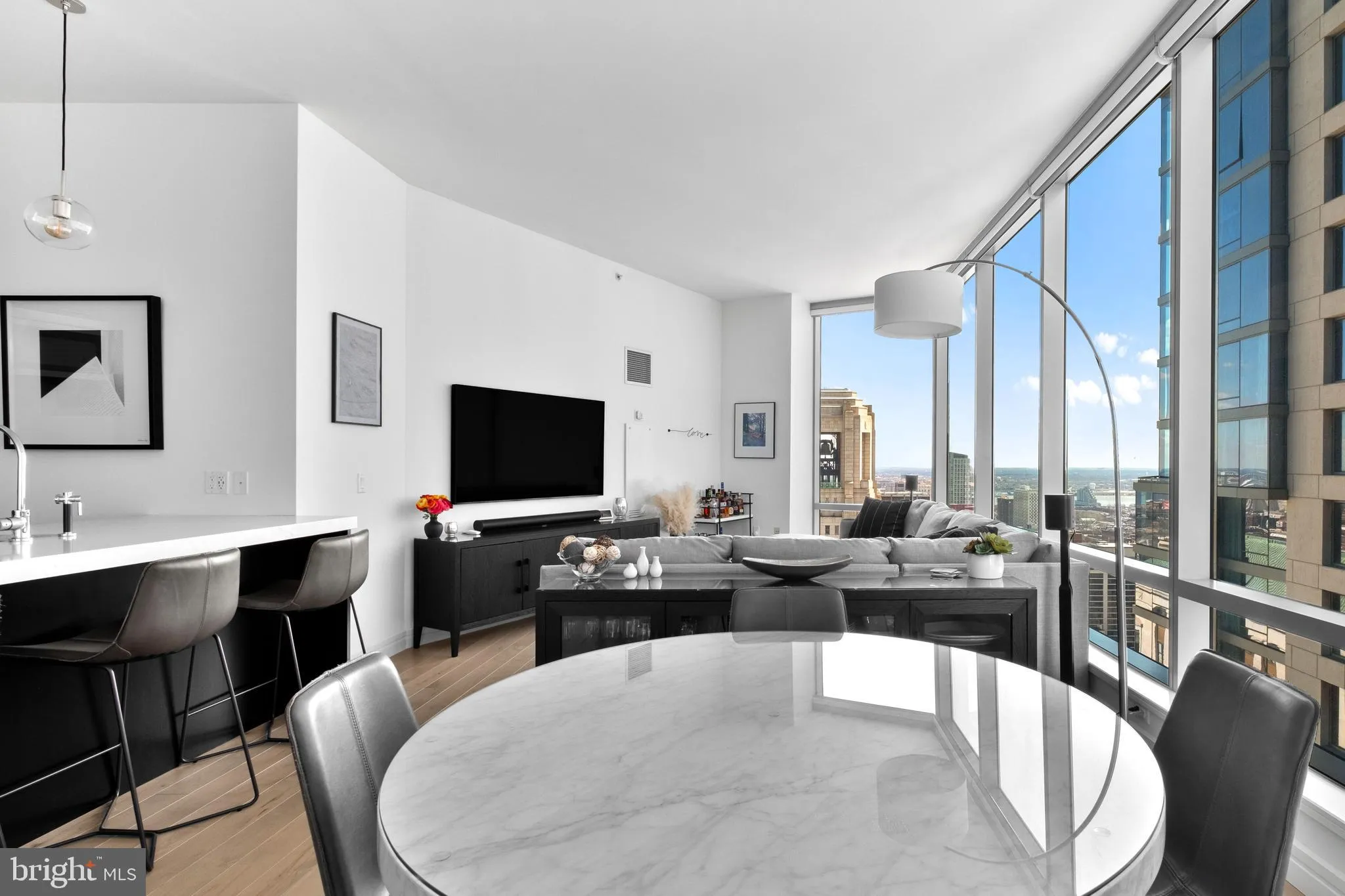 Philadelphia, Pennsylvania 19102, United States, 2 Bedrooms Bedrooms, ,2 BathroomsBathrooms,Residential,Active,82440