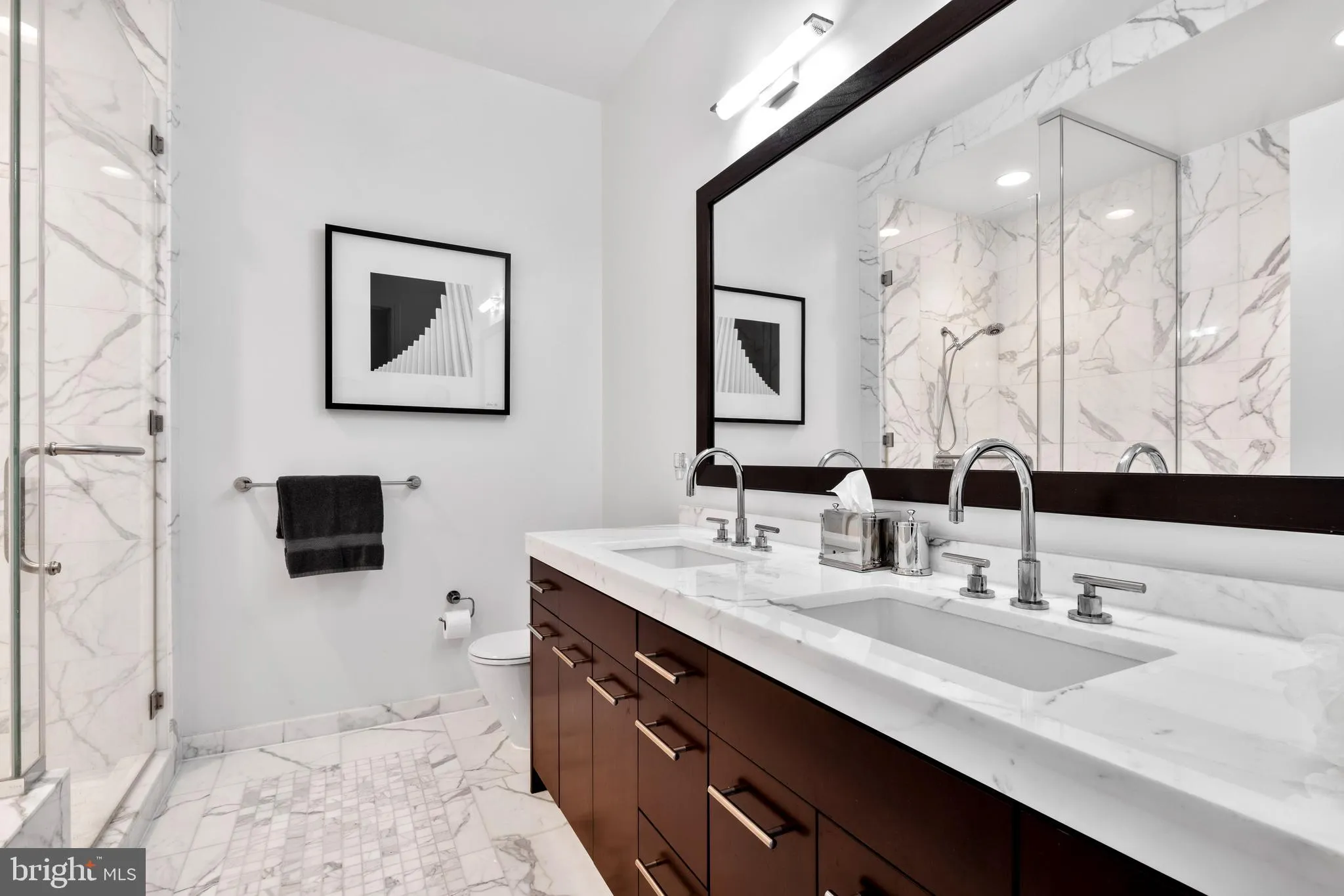 Philadelphia, Pennsylvania 19102, United States, 2 Bedrooms Bedrooms, ,2 BathroomsBathrooms,Residential,Active,82440