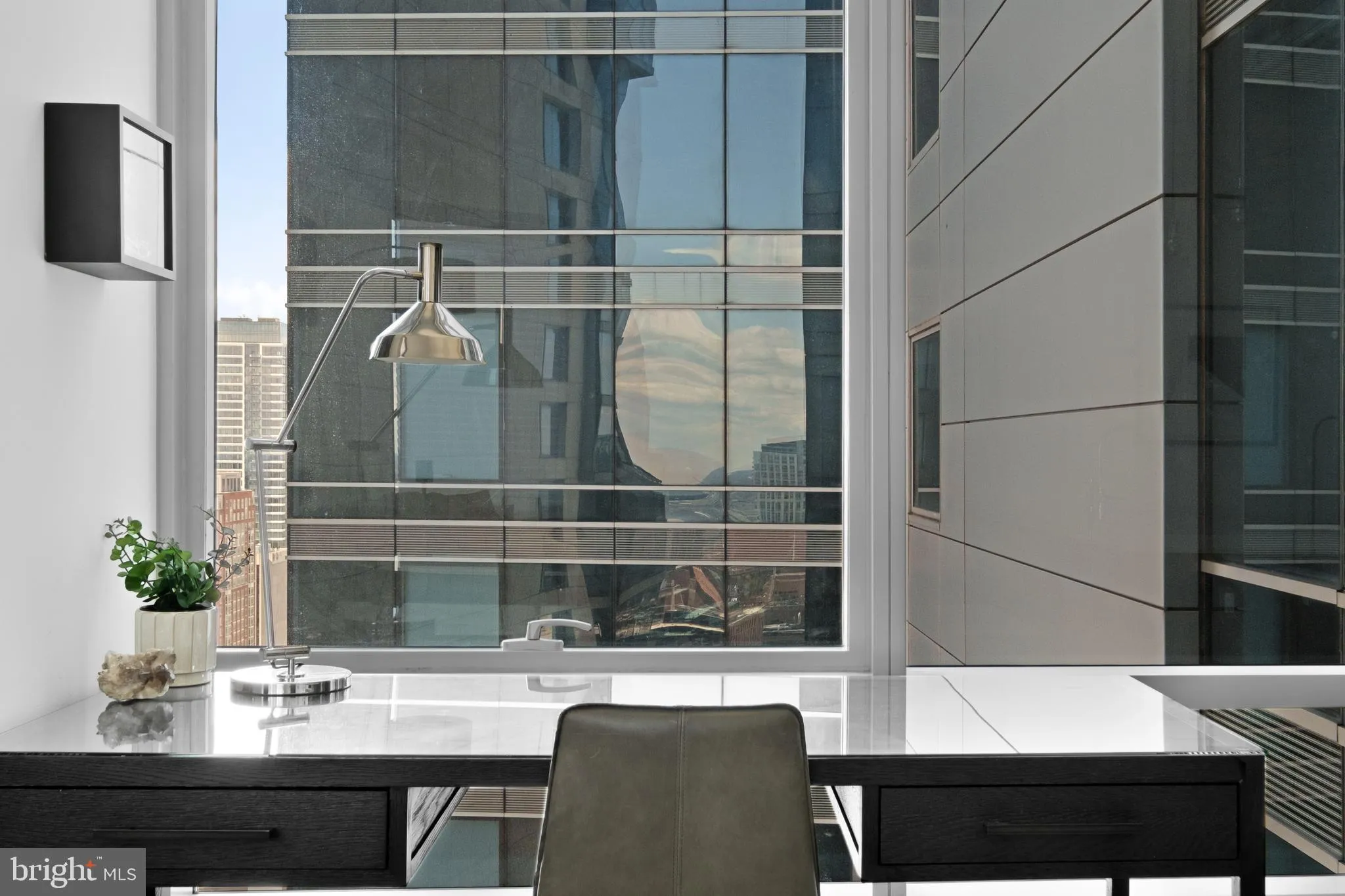 Philadelphia, Pennsylvania 19102, United States, 2 Bedrooms Bedrooms, ,2 BathroomsBathrooms,Residential,Active,82440