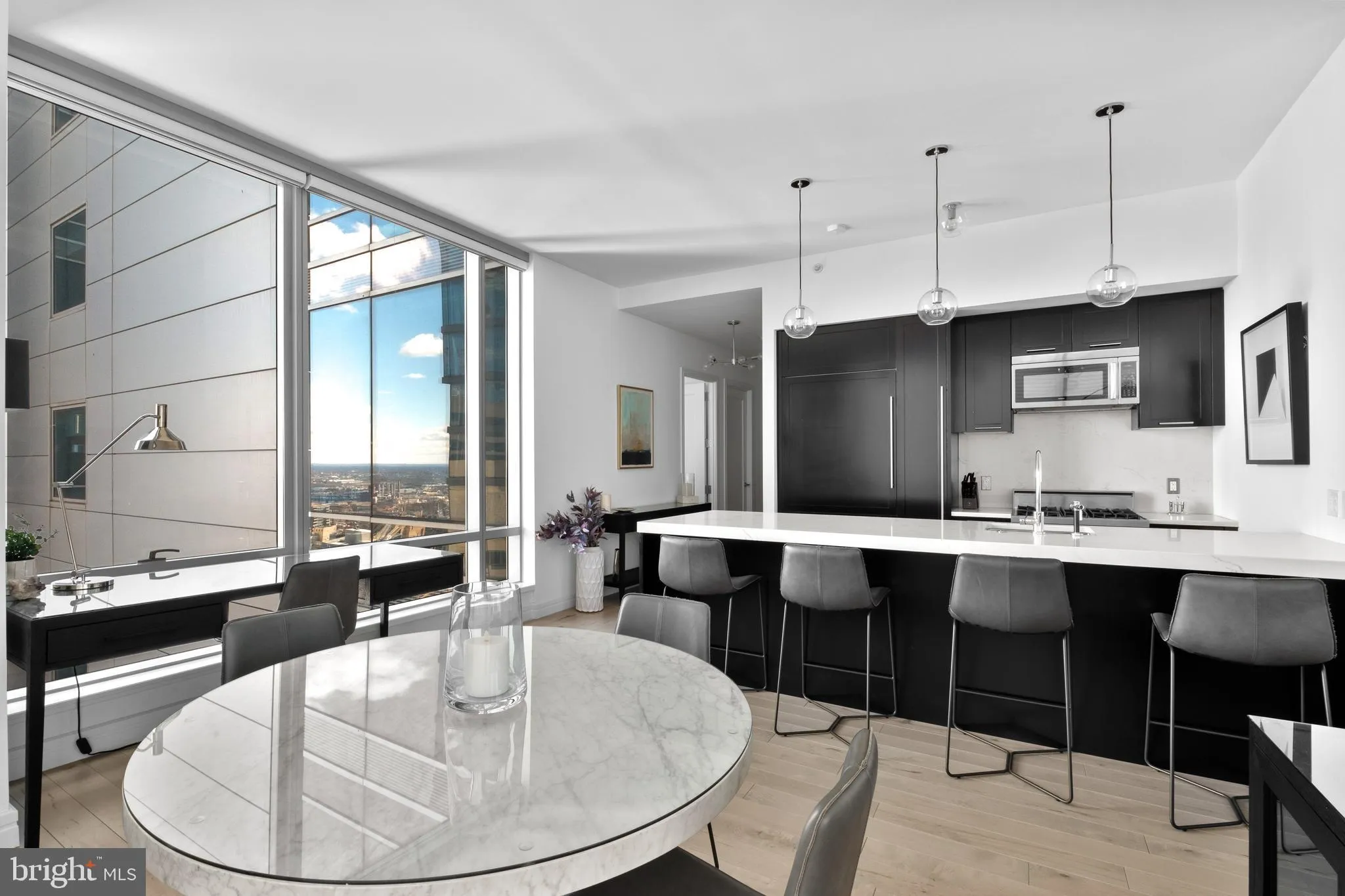 Philadelphia, Pennsylvania 19102, United States, 2 Bedrooms Bedrooms, ,2 BathroomsBathrooms,Residential,Active,82440