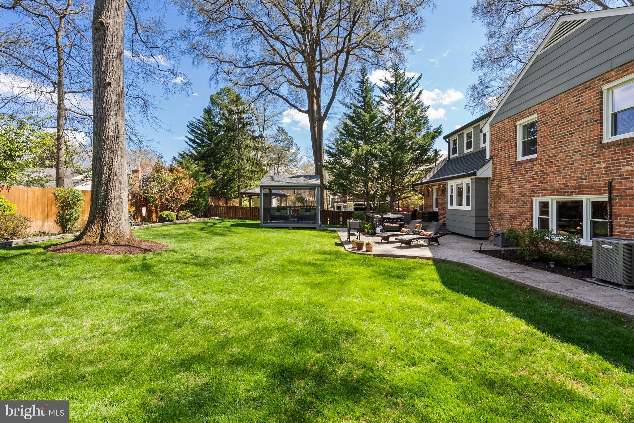 RIVERSIDE GARDENS - Residential