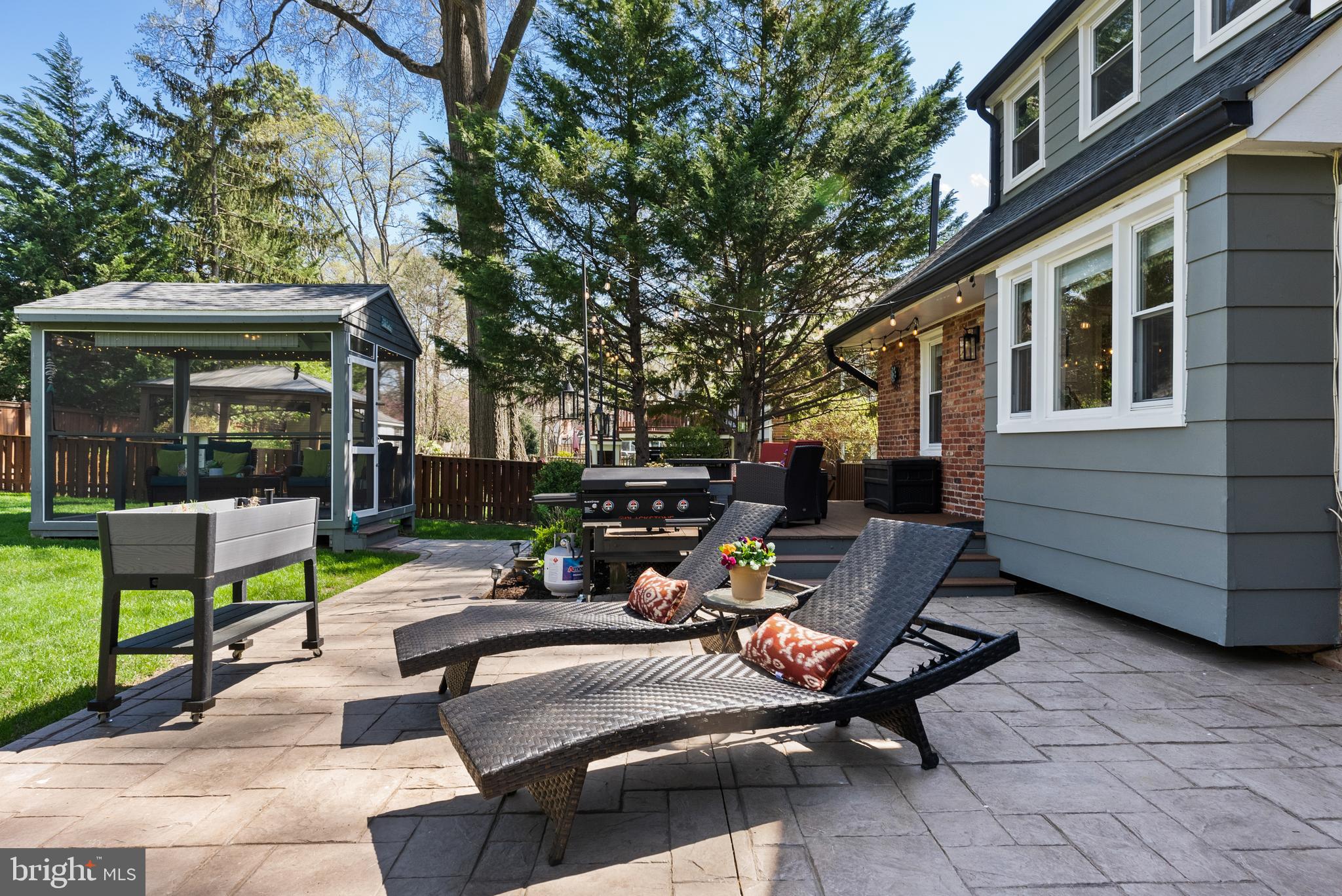 RIVERSIDE GARDENS - Residential