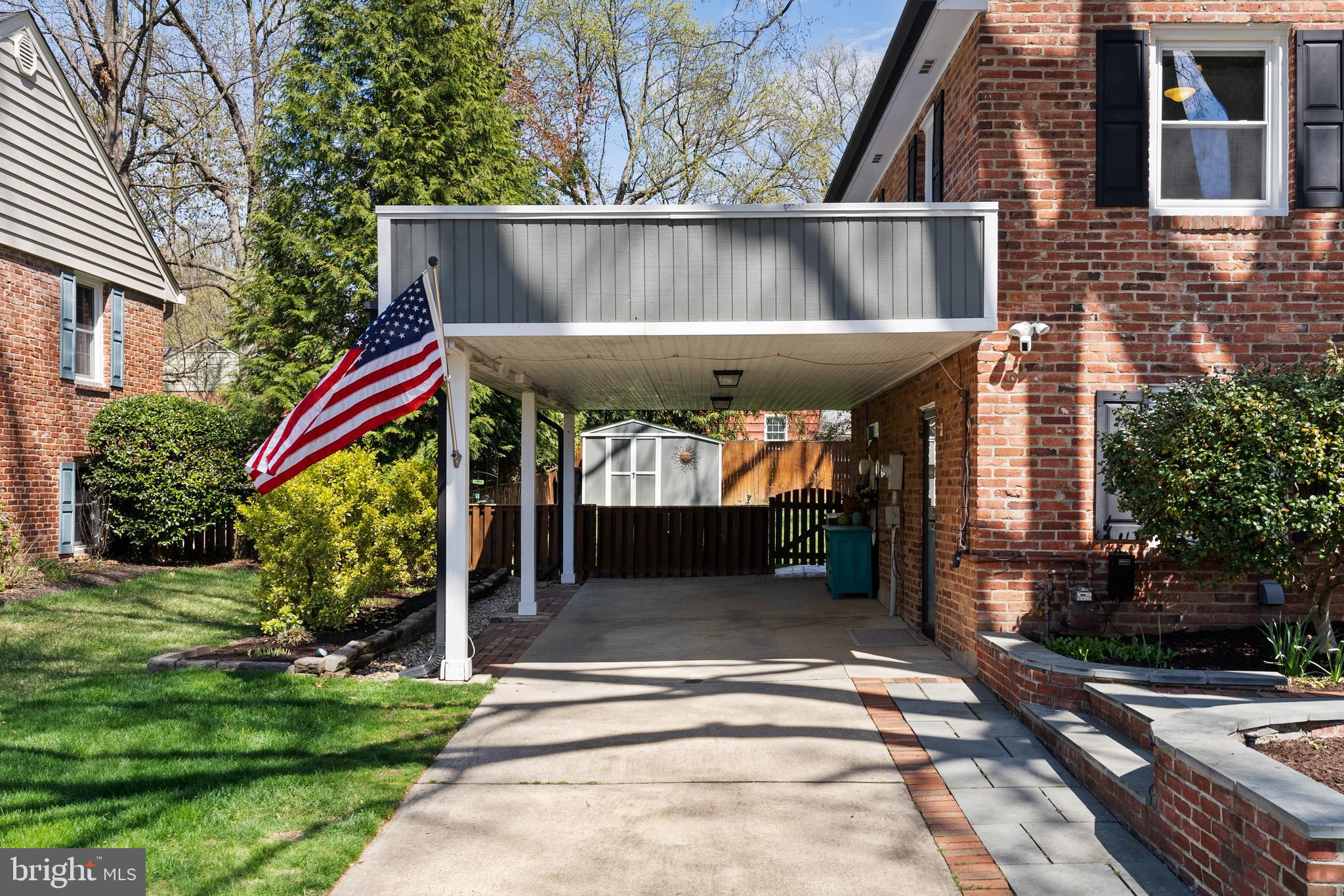 RIVERSIDE GARDENS - Residential