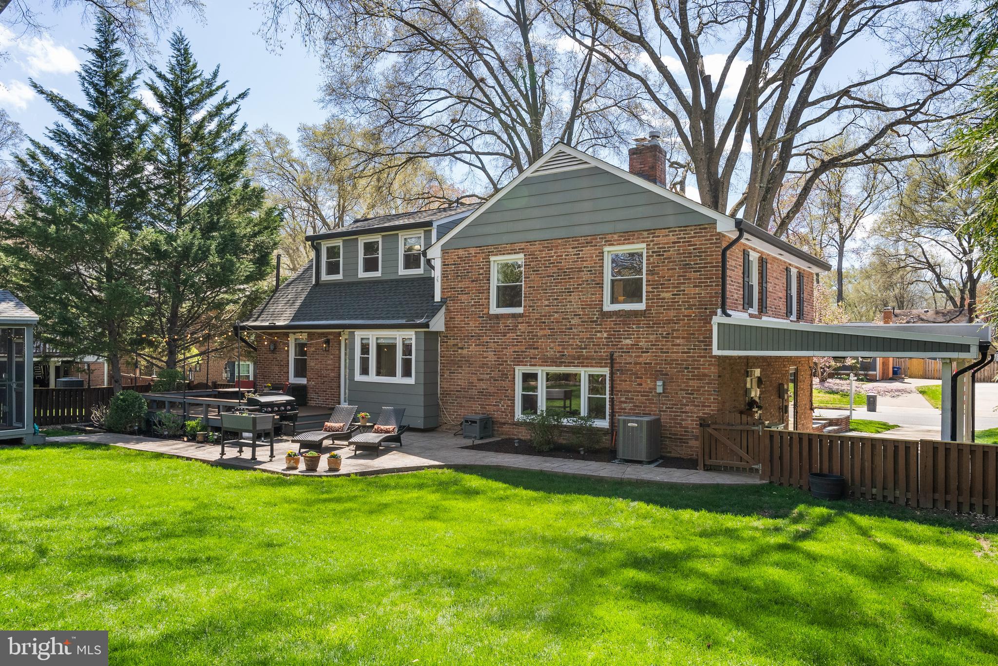 RIVERSIDE GARDENS - Residential