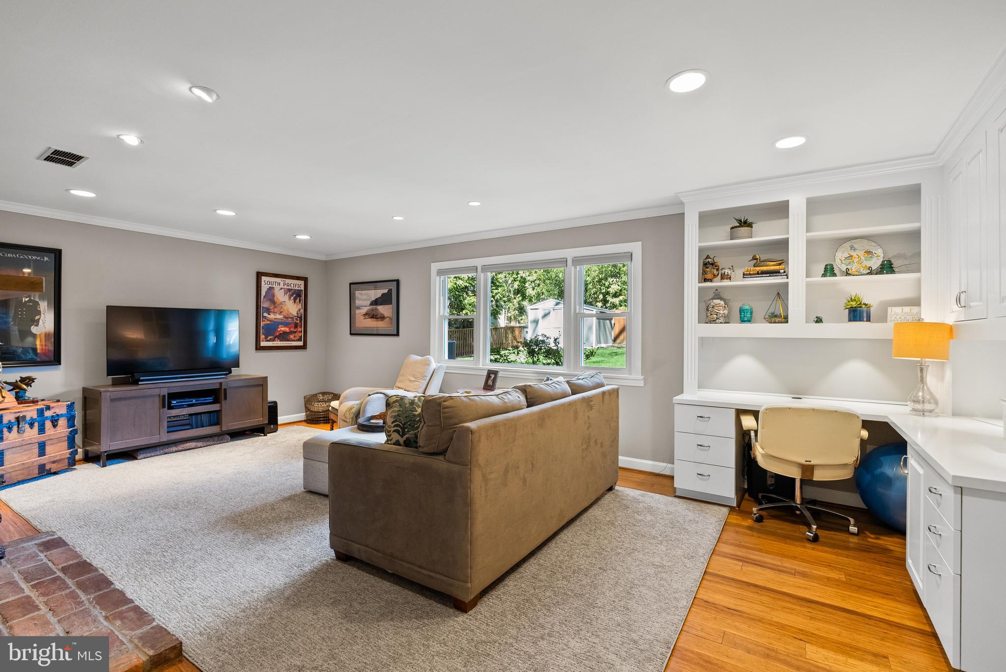 RIVERSIDE GARDENS - Residential