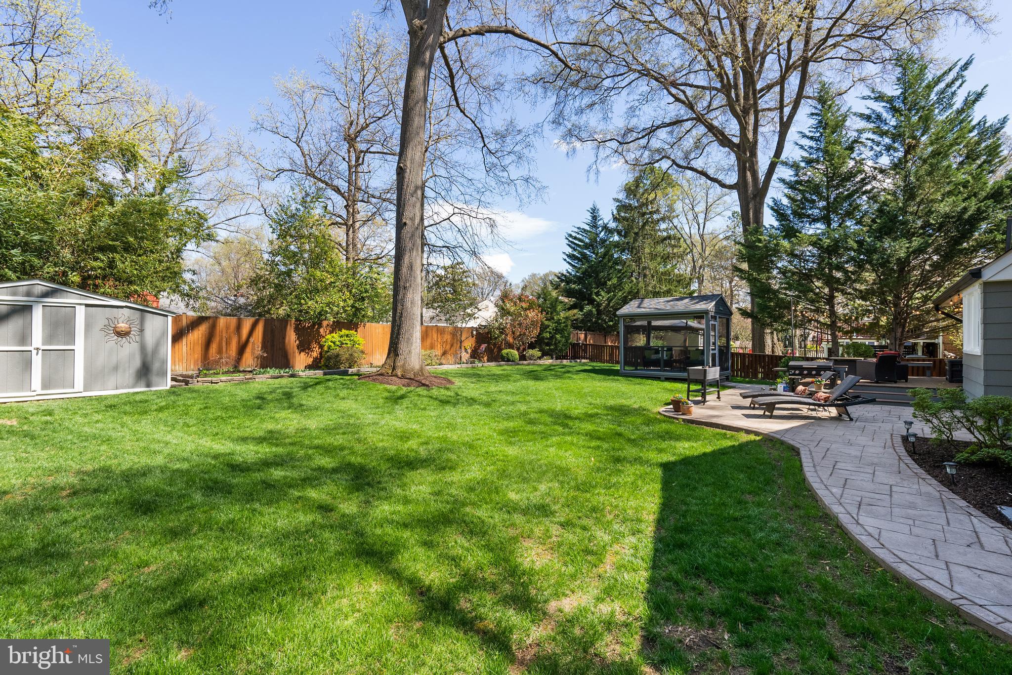 RIVERSIDE GARDENS - Residential