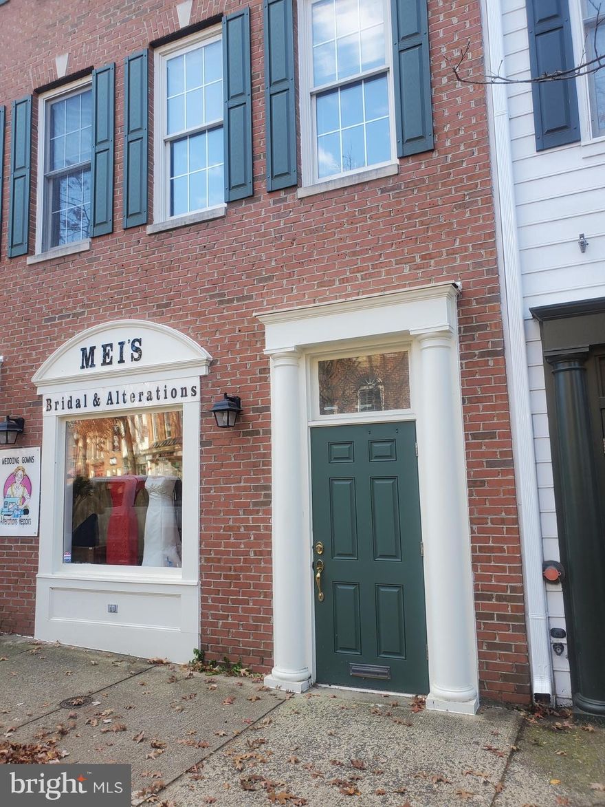 KENTLANDS! 1,000 Square Feet of open space on Main Street. Walk to everything. This Gem is located on the second level with a Balcony.   Main Street is a sought-after Urban setting, surrounded by homes and many businesses.  The  Space can be used as an office, Yoga Studio, Massage Studio, or Dance Studio or you can use your imagination and creativity to modify it to your needs!
The tenant will pay an additional amount for utilities. Just so you know, the listing Agent will provide information when necessary.