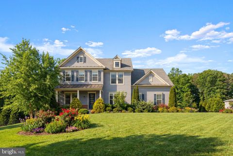 Photo of 40 Edgewater Drive, FREDERICKSBURG, VA 22406 (MLS # VAST2045854)