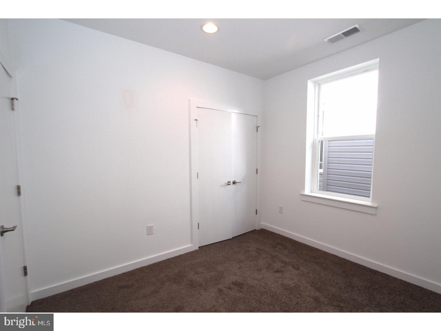 PORT RICHMOND - Residential Lease