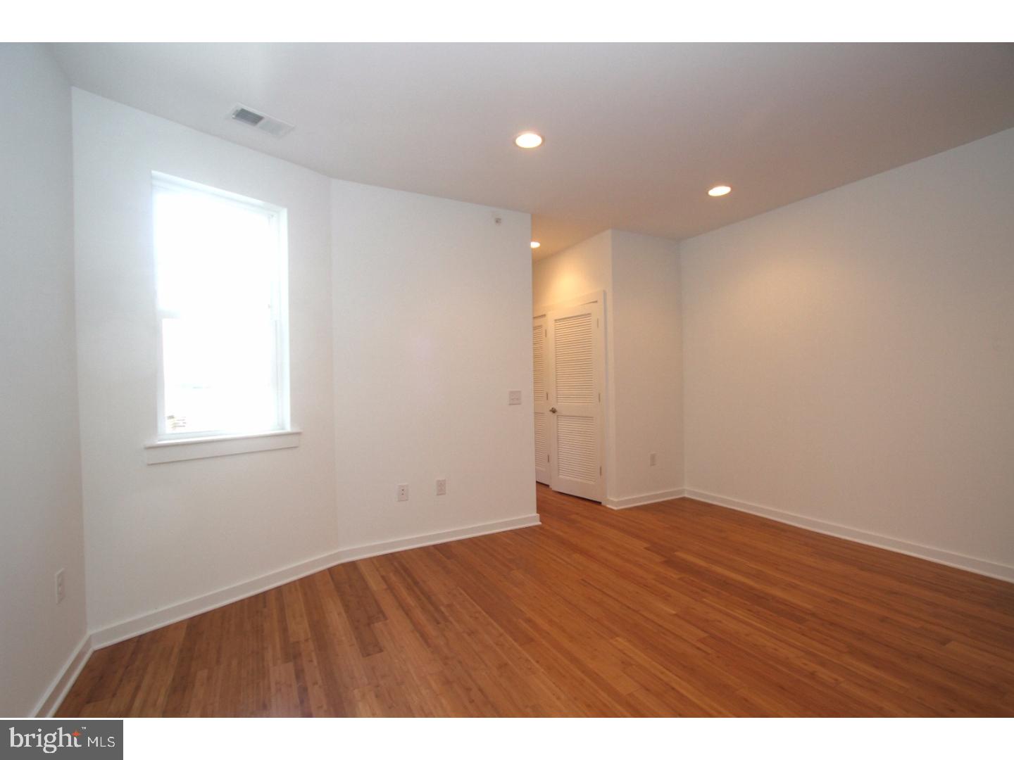 PORT RICHMOND - Residential Lease