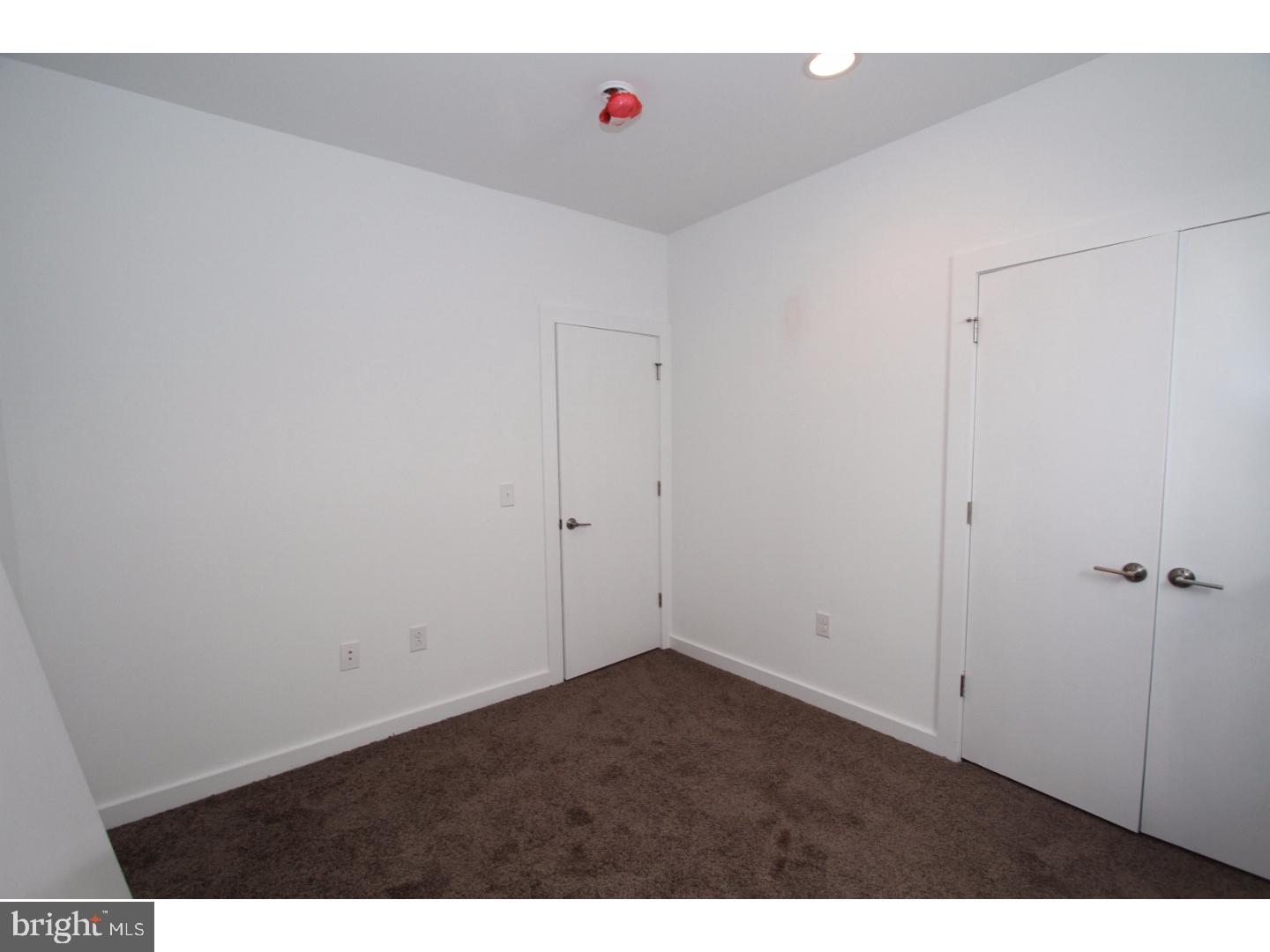 PORT RICHMOND - Residential Lease