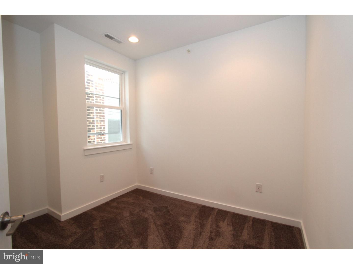 PORT RICHMOND - Residential Lease