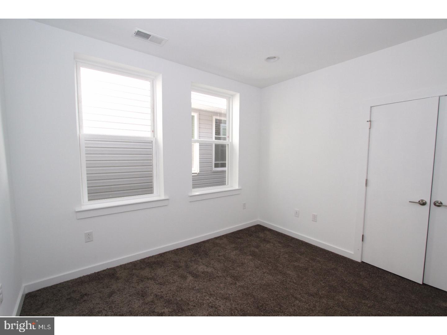 PORT RICHMOND - Residential Lease