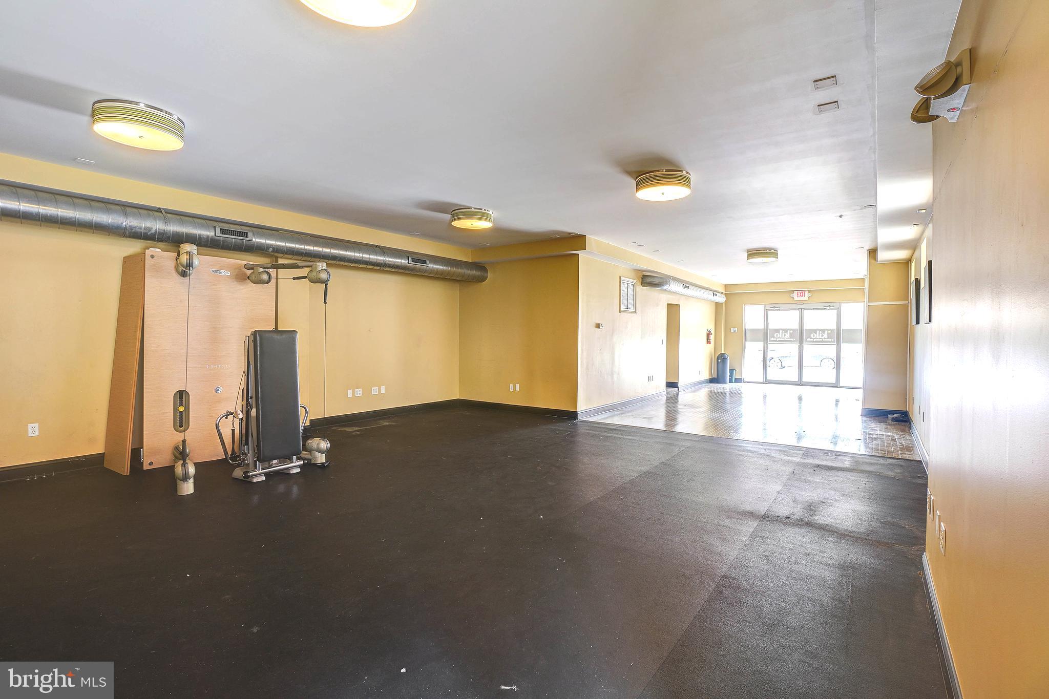 CANTON - Commercial Lease