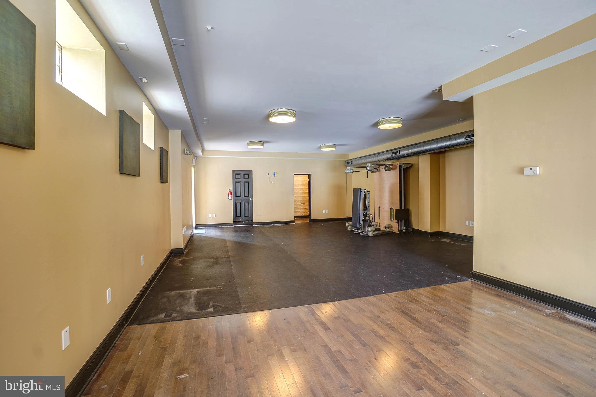 CANTON - Commercial Lease