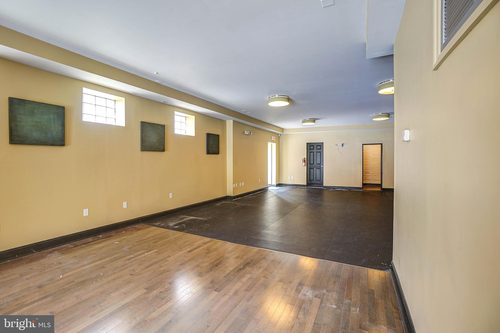 CANTON - Commercial Lease